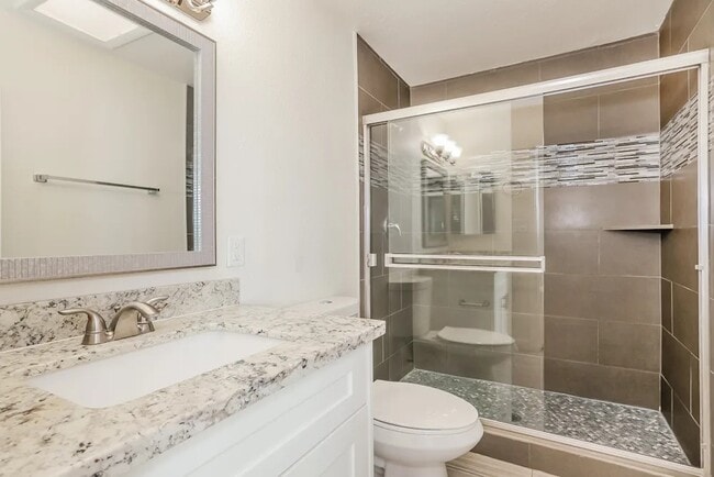 Building Photo - 2460 E Manhatton Dr