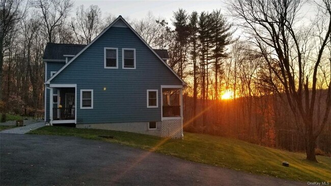 Foto del edificio - 2130 Hunterbrook Rd