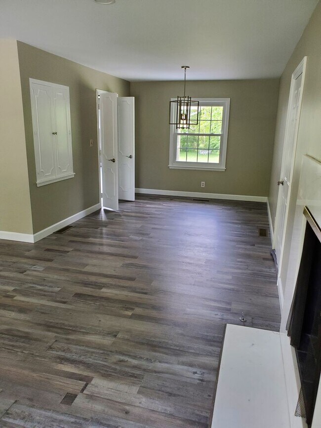 Foto del edificio - 4 Bed 2 bath newly remodeled