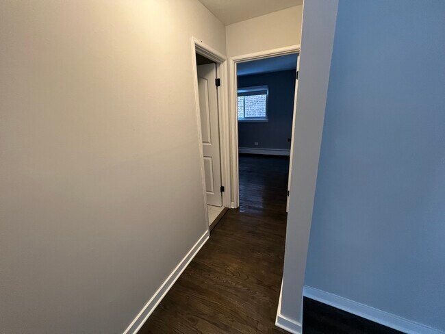 Foto del edificio - 4801 N Ridgeway Ave