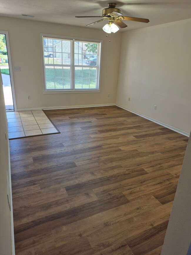 Foto del edificio - 3510 James Dale Rd