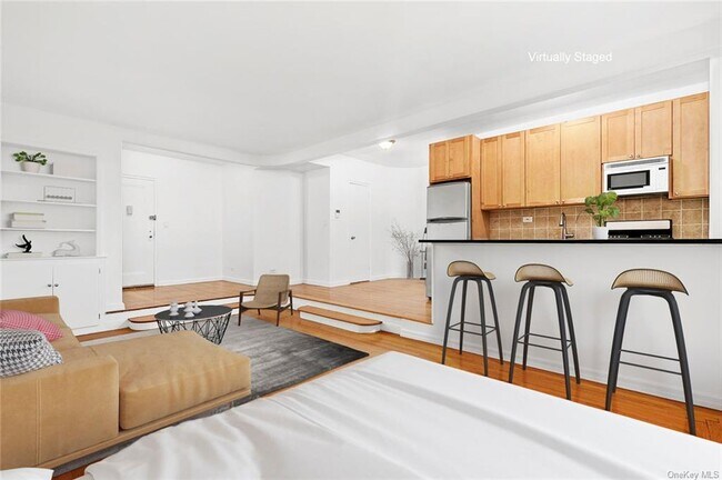 Building Photo - 225 E 47th St