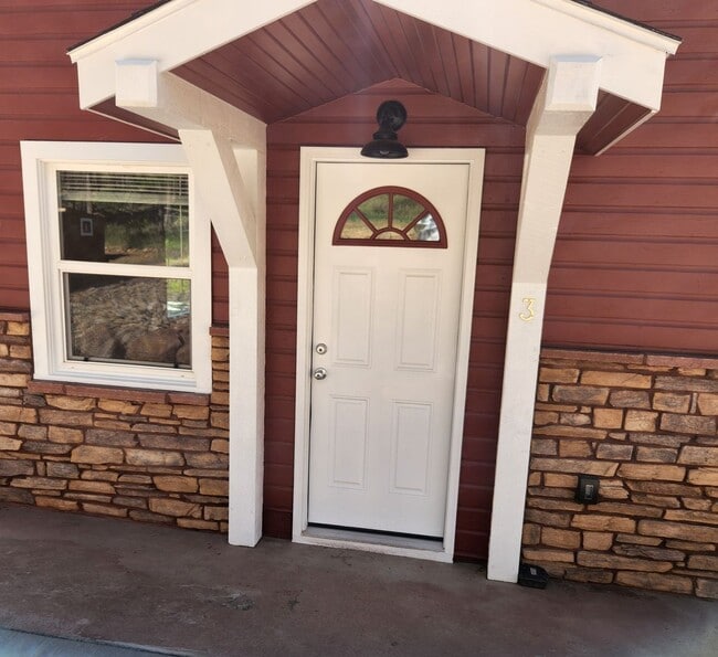 Building Photo - 4 BEDROOM, 3 BATH ON A FABULOUS RANCH IN W...