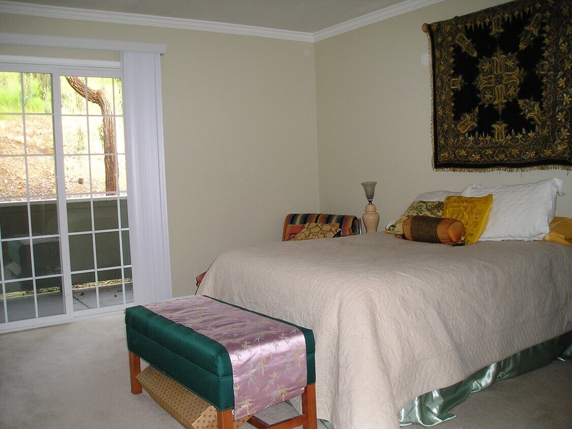 Building Photo - 605 Canyon Oaks Dr