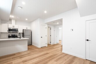 Building Photo - 6512-6593 93 St NW