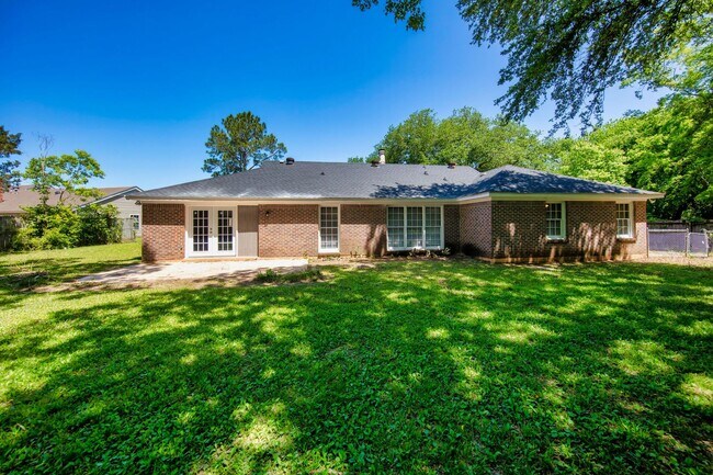 Foto del edificio - ** 4 Bed 2 Bath located in Ridgefield **Call 334-366-9198 to schedule a self tour