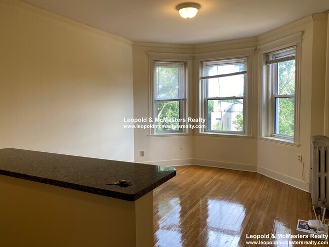 Building Photo - 100 Queensberry St