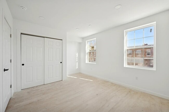 Building Photo - 5530 Boyer St