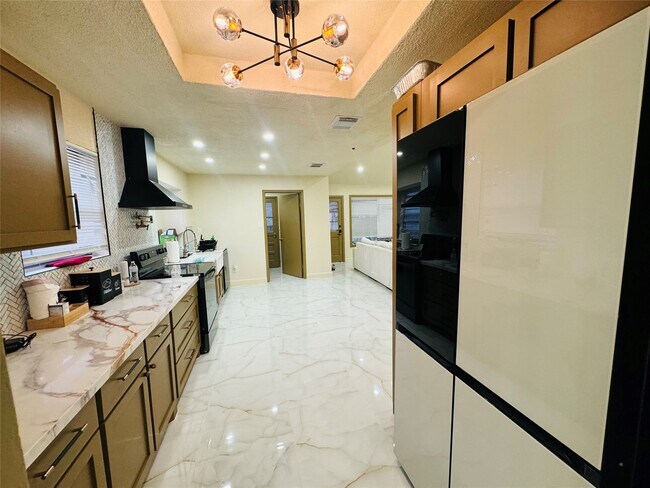 Foto del edificio - 23230 Canyon Lake Dr