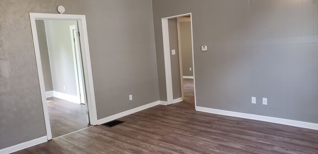 Foto del edificio - 3 bedroom 1 bath