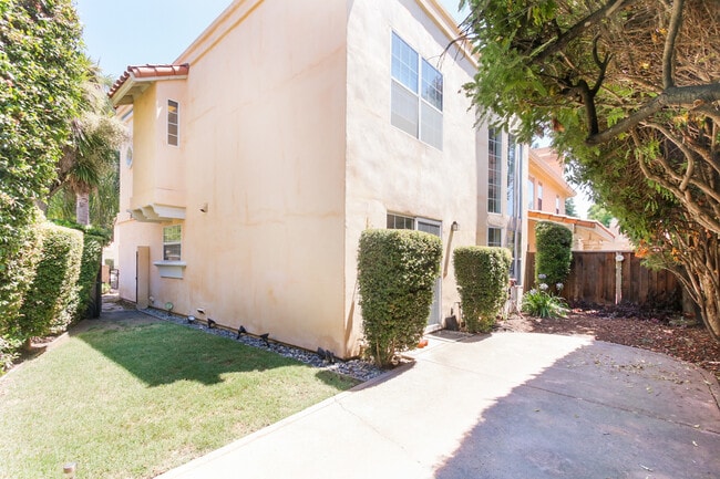 Foto del edificio - Beautiful 3 bedroom 3 bathroom Home in Mou...