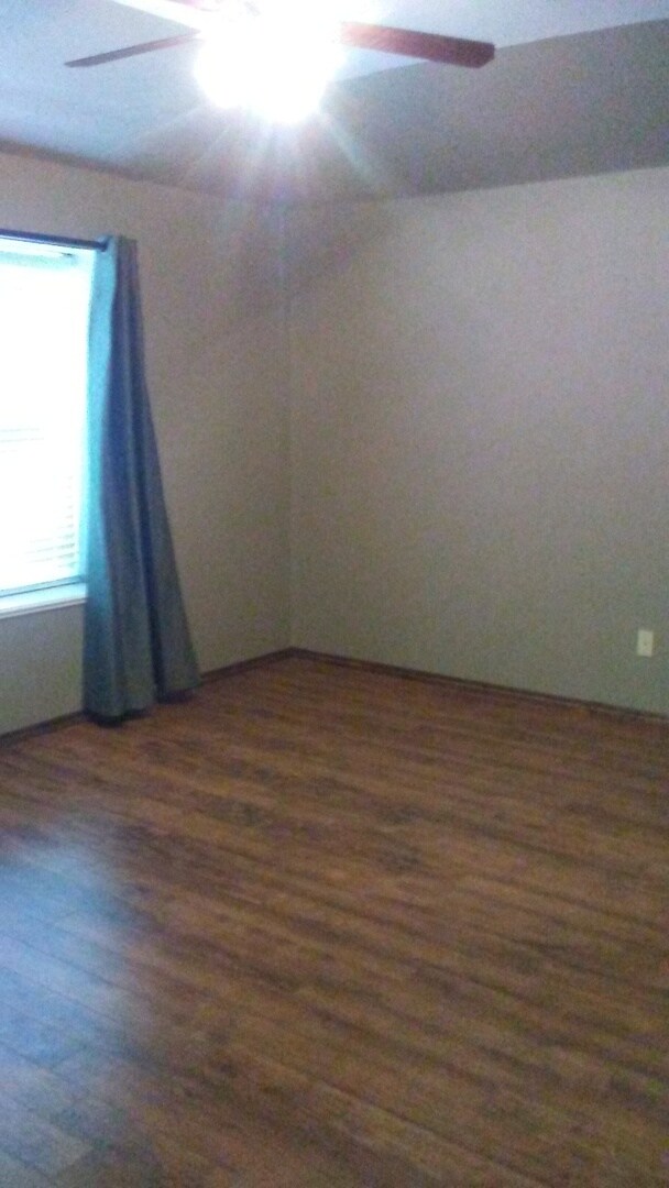 Foto del edificio - PRE-LEASING FOR FALL. 3 bed, 2 bath, 2 car garage home in Woodcreek Addition!