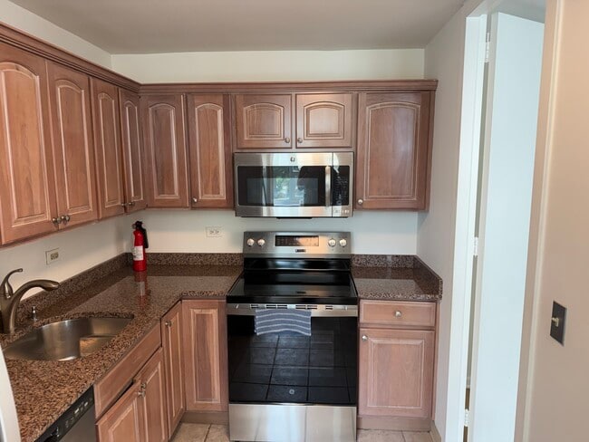 Foto del edificio - 1700 E 56th St