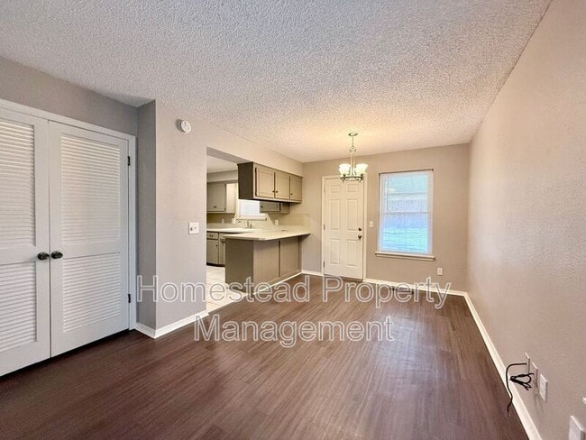 Foto del edificio - 10445 Dover Dr