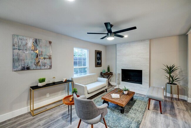 Foto del edificio - 5001 Cottonwood Cir