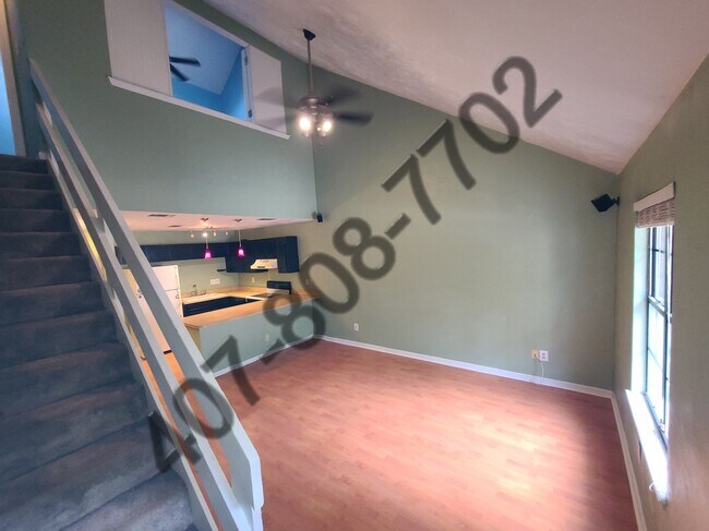 Vista desde el interior de la puerta principal. - 1075 Ocala Rd