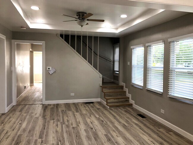 Building Photo - Large remodeled 4bed/2bath close to schools and transportation!