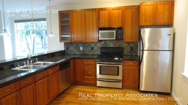 Building Photo - Shoreline Townhouse