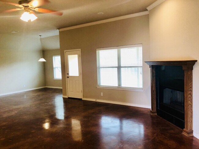 Building Photo - 606 Tumbleweed Dr