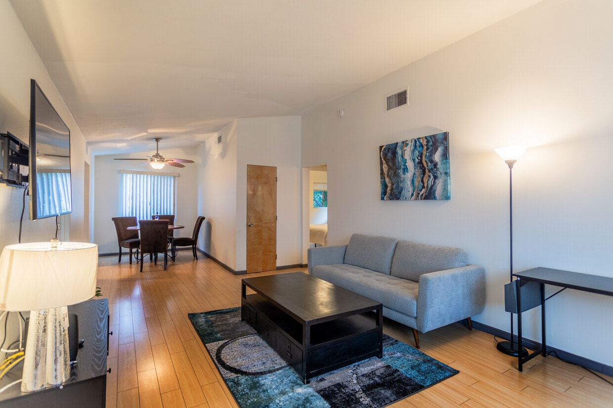 Open space, bright high ceilings - 1466 S Canfield Ave
