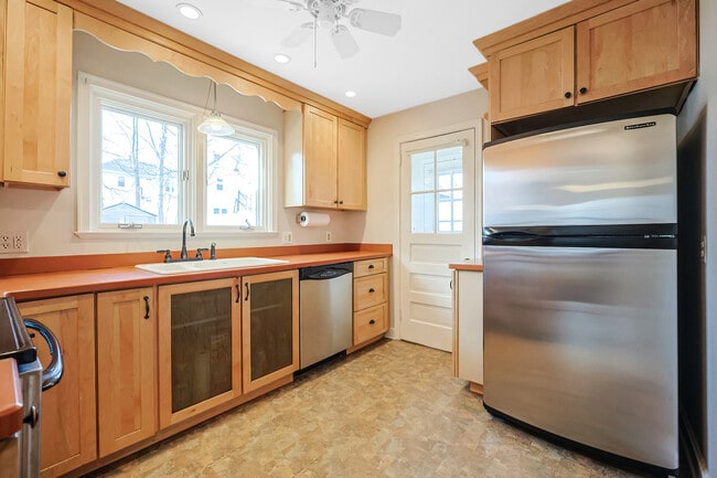 Foto del edificio - 11 Acadia St