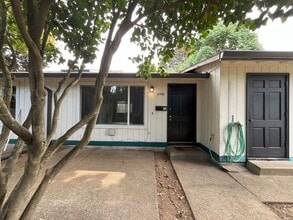 Building Photo - 4046 SE Cora St