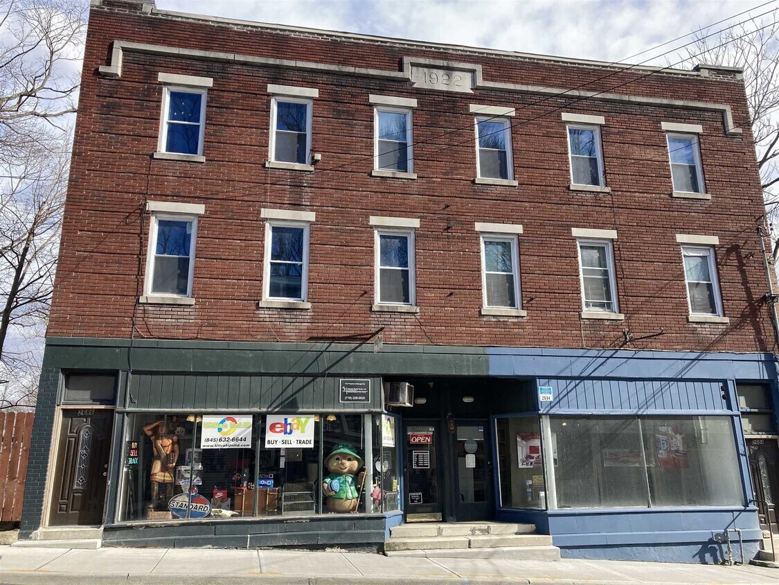 2686 W Main St, Wappingers Falls, NY 12590 Room for Rent in