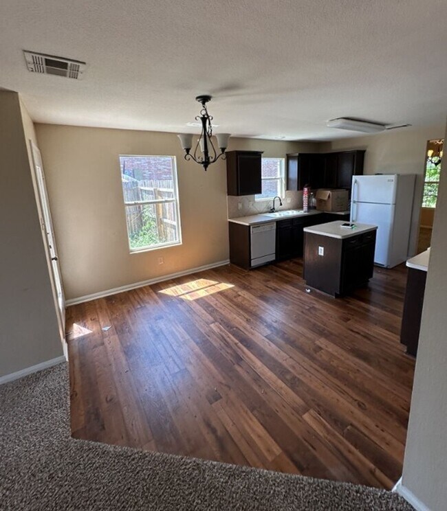 Foto del edificio - AVAILABLE NOW! (SECTION 8 ACCEPTED)