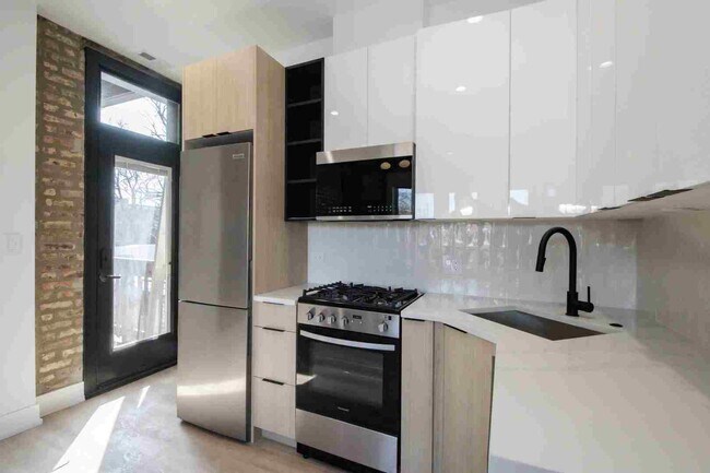 Foto del edificio - 1039 W Byron St