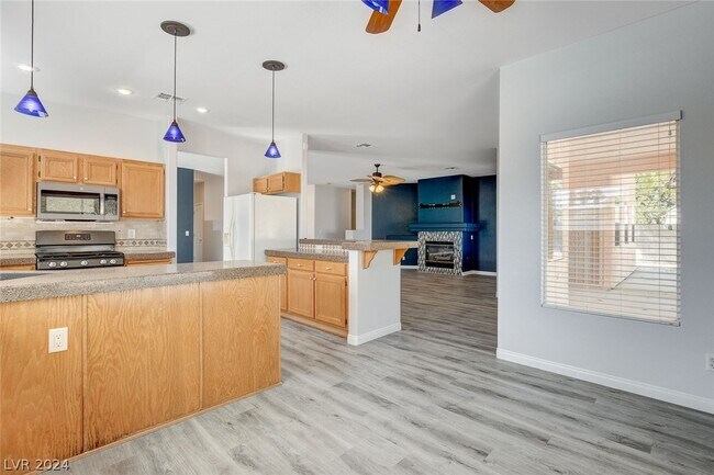 Building Photo - 5601 Aqua Ocean Ave
