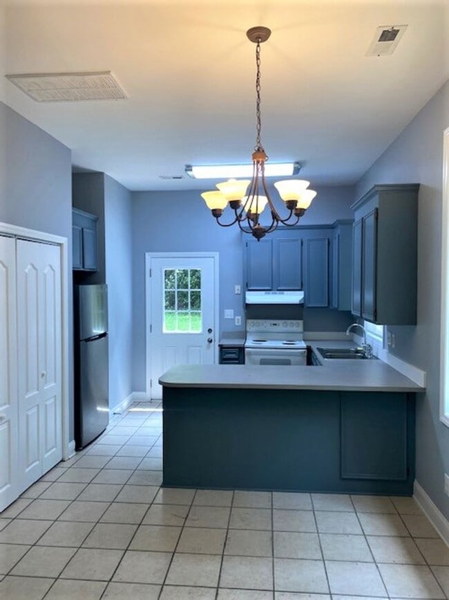 Building Photo - Downtown Cornelius! Minutes from Lake Norman! 2 Bedroom, DUPLEX!