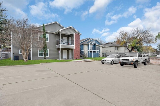 Building Photo - 6122 W Mt Houston Rd