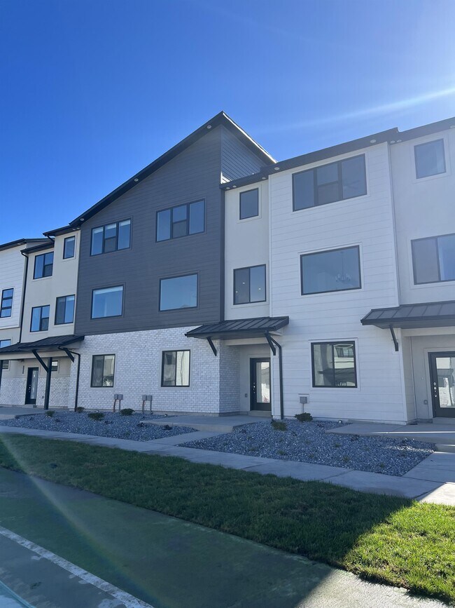 Building Photo - 513 S 900 W