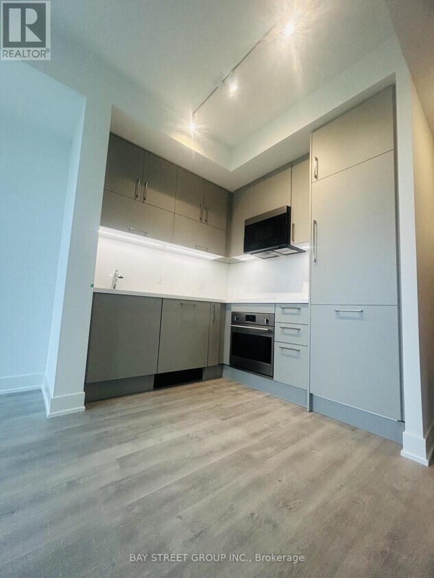 Primary Photo - 2117-2156 ANDRE DE GRASSE St