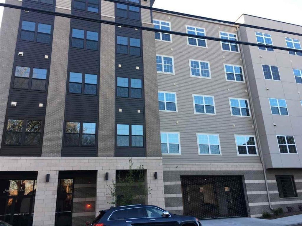 Foto principal - 5817 Jefferson St