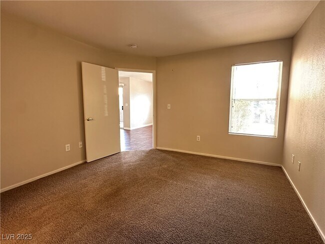 Foto del edificio - 2300 E Silverado Ranch Blvd