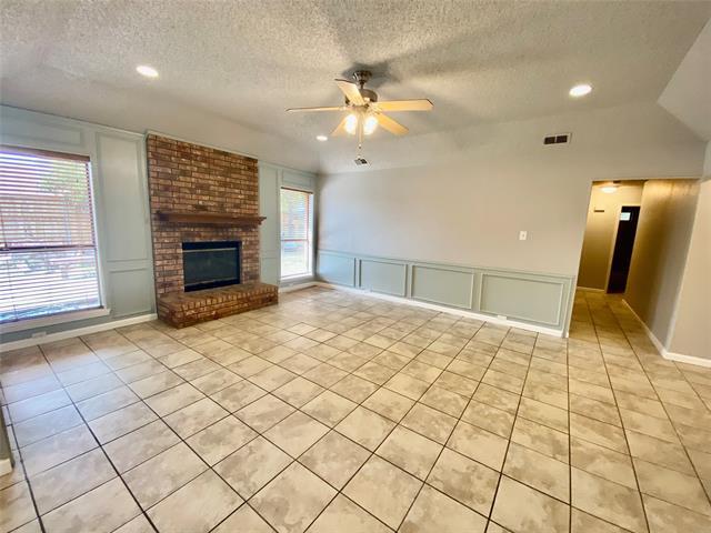 Building Photo - 818 Crystal Creek Ln