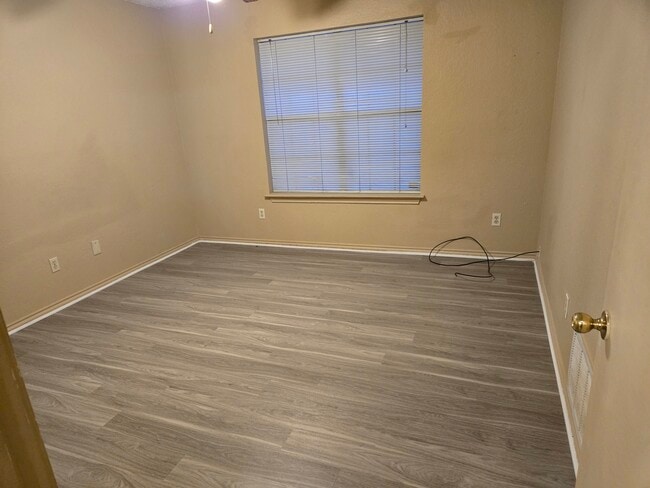 Foto del edificio - 313 Bryant Ln