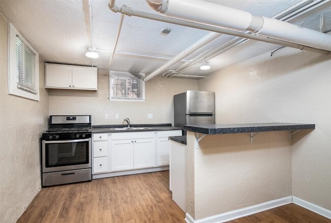 Building Photo - 975 N Washington St