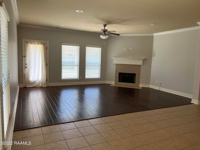 Building Photo - 220 Forest Grove Dr