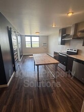 Building Photo - 202 E Greenfield Ln