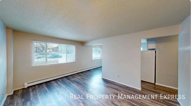 Building Photo - 2 Bed 1 Bath Apartment