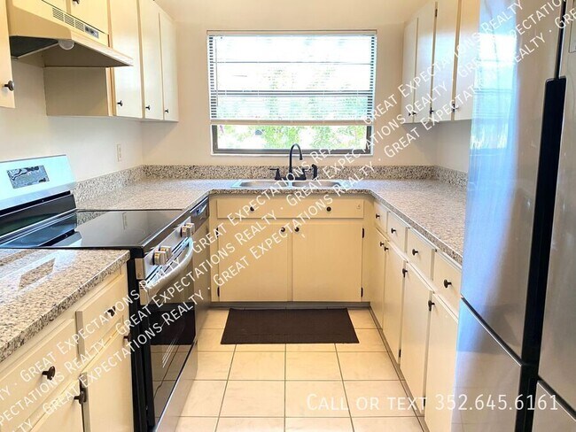 Foto del edificio - 3545 E Fort King St