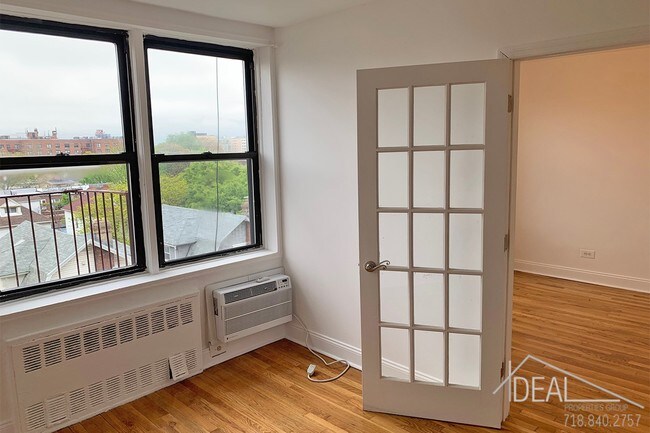 Building Photo - Large Studio converted 1 Bedroom In Midwood
