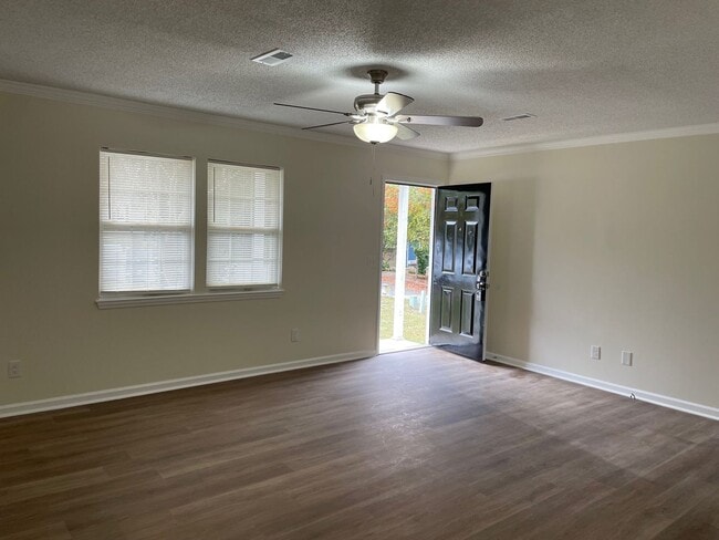 Foto del edificio - NEWLY RENOVATED 2 BED, 2 BATH HOME LOCATED IN ASHEBORO!