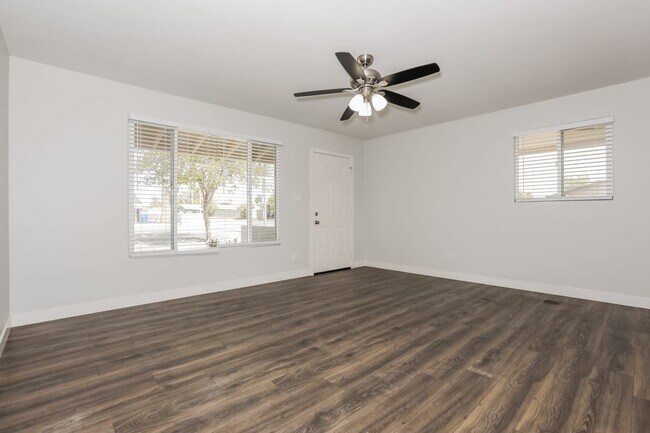Foto del edificio - 1439 E Nielson Ave