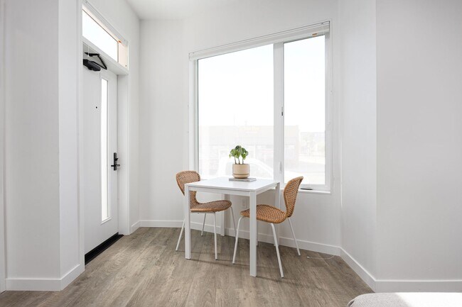 Foto del interior - The Cue | Modern Downtown apartments with gated access, rooftop terrace, central courtyard, and d...