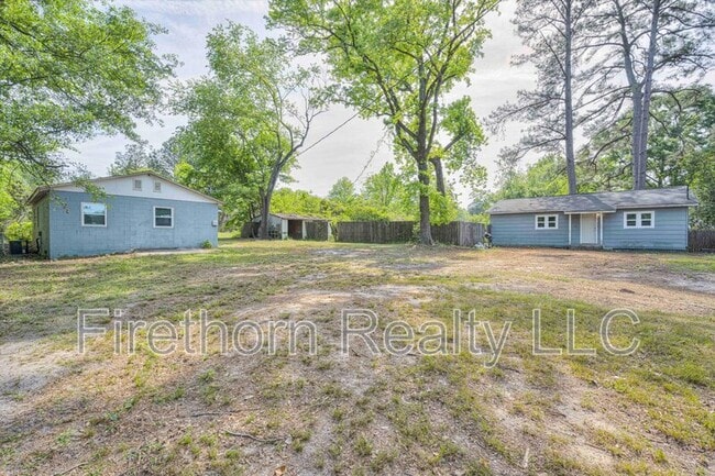 Foto del edificio - 2719a Meadowbrook Dr