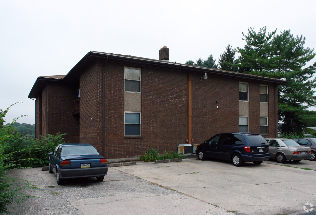 Building Photo - 221 S St George St