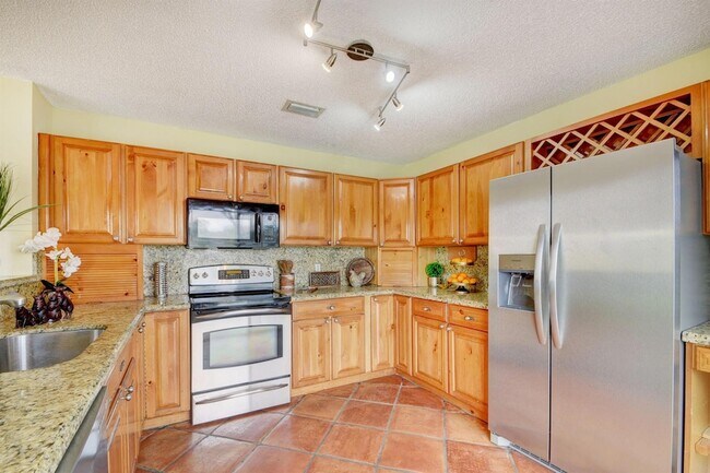 Photo - 12561 Shoreside Ln House